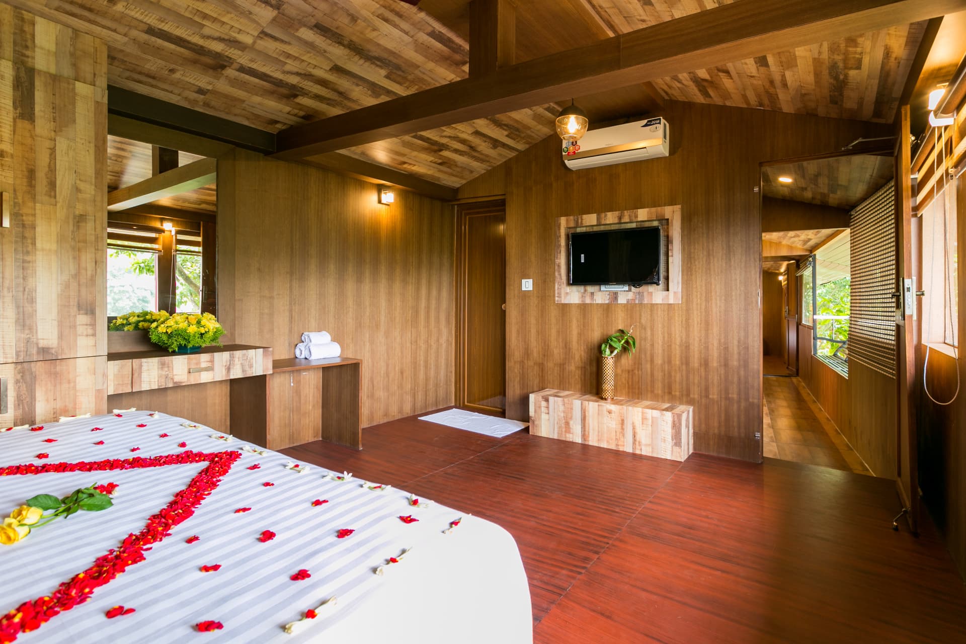 Second interconnected bedroom of the Family Suite Hut with TV wall and en-suite passage